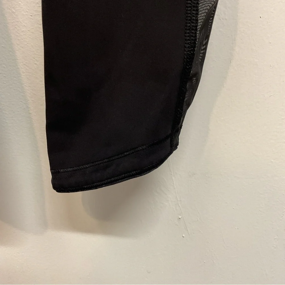Lululemon Black Crop Leggings With Mesh Sides size 4